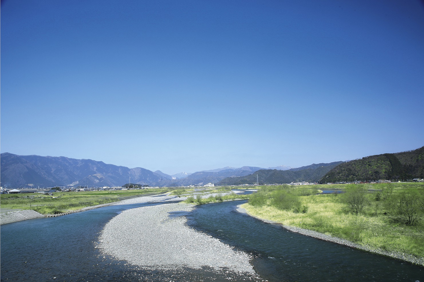 三町大橋から町を望む